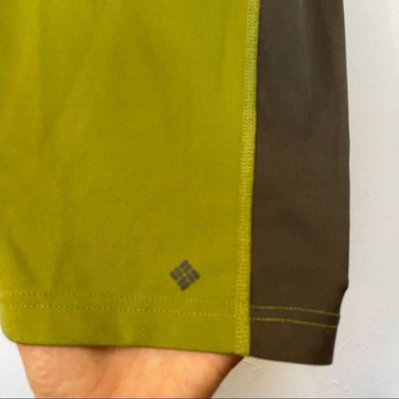 Columbia Titanium Green & Gray Short Sleeve Athletic Sports Comfy Shirt - Picture 5 of 7